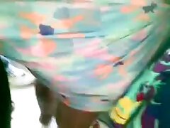 Morena delgada es follada por detrás