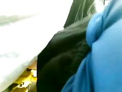 Nena caliente follada en público