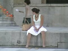 Morena tetona tiene pezones turgentes