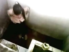 La señora de la limpieza Emma Hix tiene sexo lésbico con Molly Steward en la sala de sexo