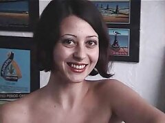 Señora bonita se está despertando cachonda