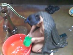 Joven stripper se sube al autobús para ser follada