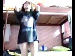 Mamás rubias compartiendo la gran salchicha de Jordan