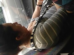 Pequeña y flexible chica le gusta una gran polla