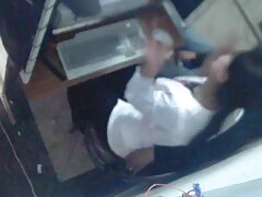Dulce niña está satisfaciendo a su vecino