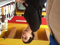 Darcia Lee chupa un gran y hermoso palo masculino y lo toma en su coño afeitado