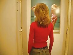 MILF morena comparte una polla dura y grande